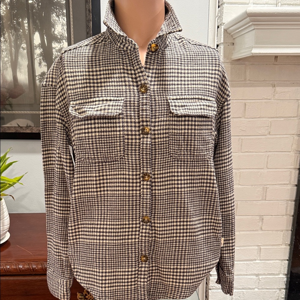 Hollister Flanned Brown and White Houndstooth Button-Up Shirt